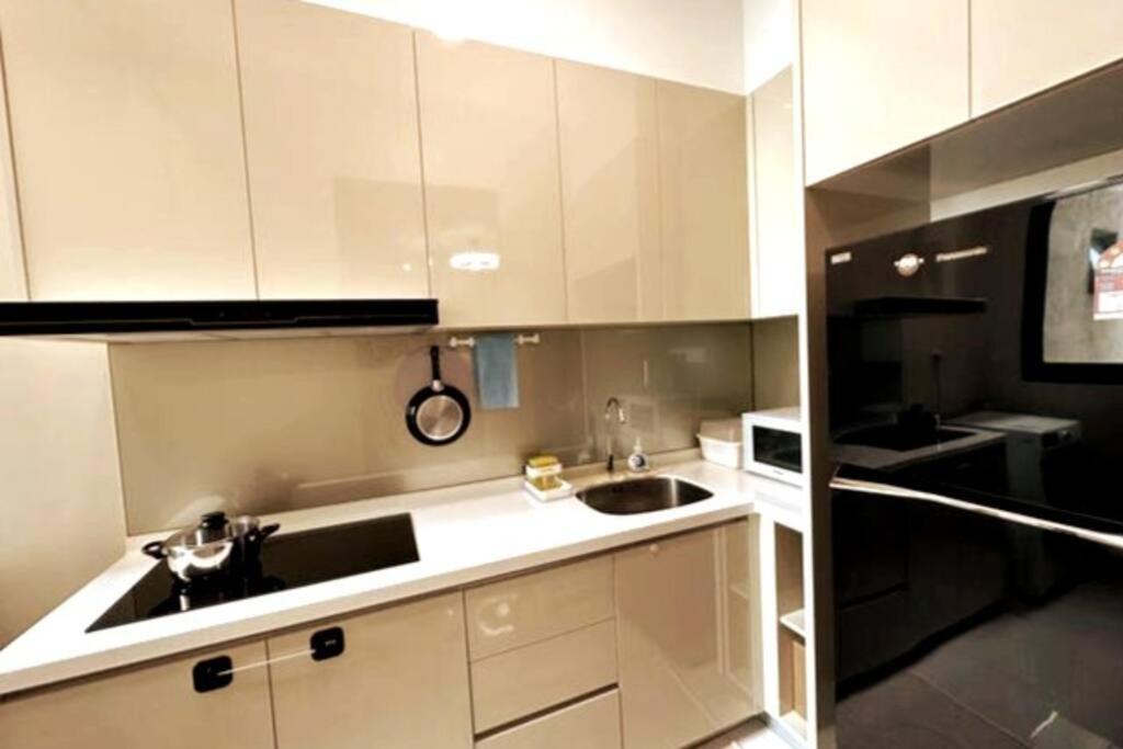 Paradigm -high Floor Above Paradigm Mall Apartemen